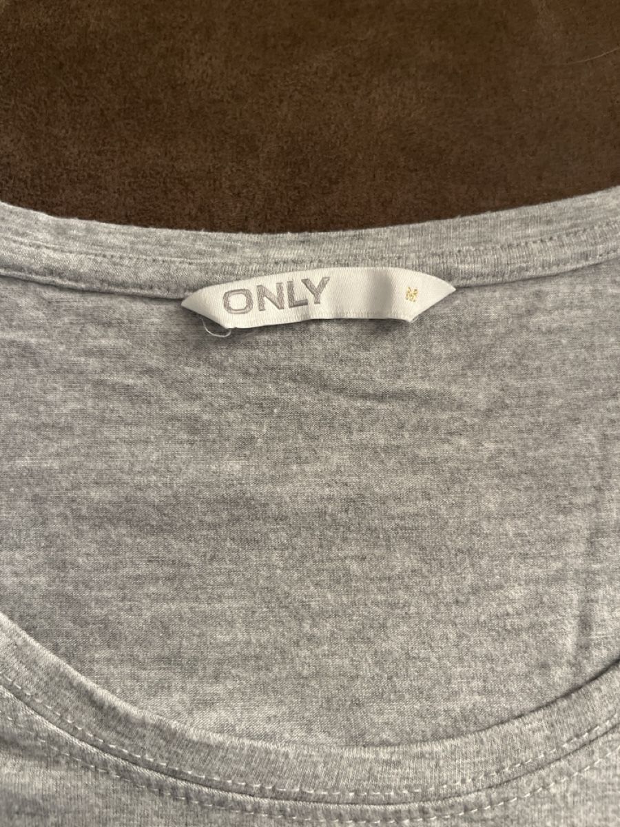 Only T-shirts: ONLY T-Shirt, Gr. M, Grau, Basic Top – D'occasion à Kaisten par saleforfun 1