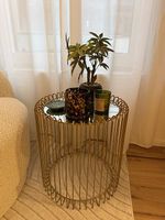 2 kleine runde Beistelltische / Couchtische