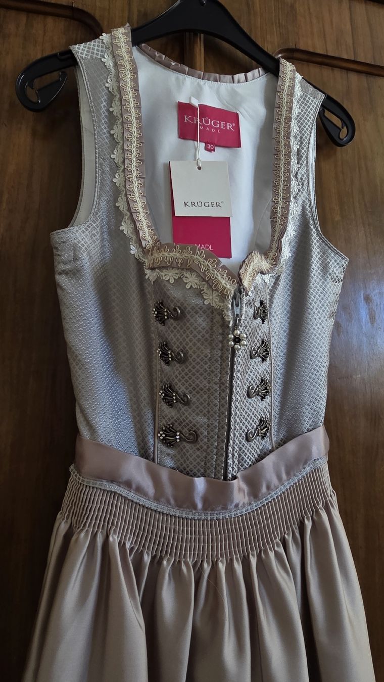 Costumi: Krüger Dirndl Madl Violet gemustert Gr.30  – Nuovo e nell'imballaggio originale da Kreuzlingen venduto da MeinKleinesAtelier 1