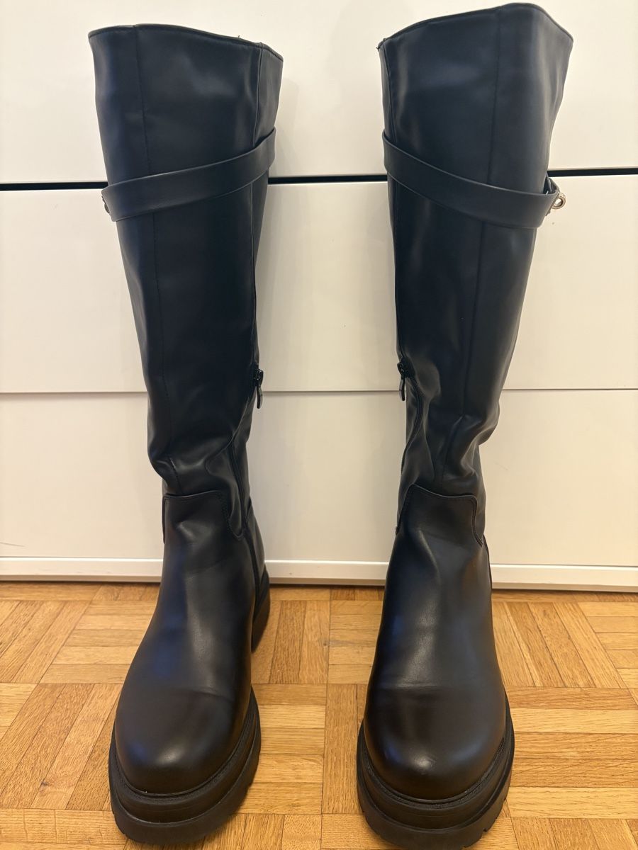 Scarpe da donna: Schwarze Hohe Chunky Boots, 40-41 – Usato da Basel venduto da lolushka