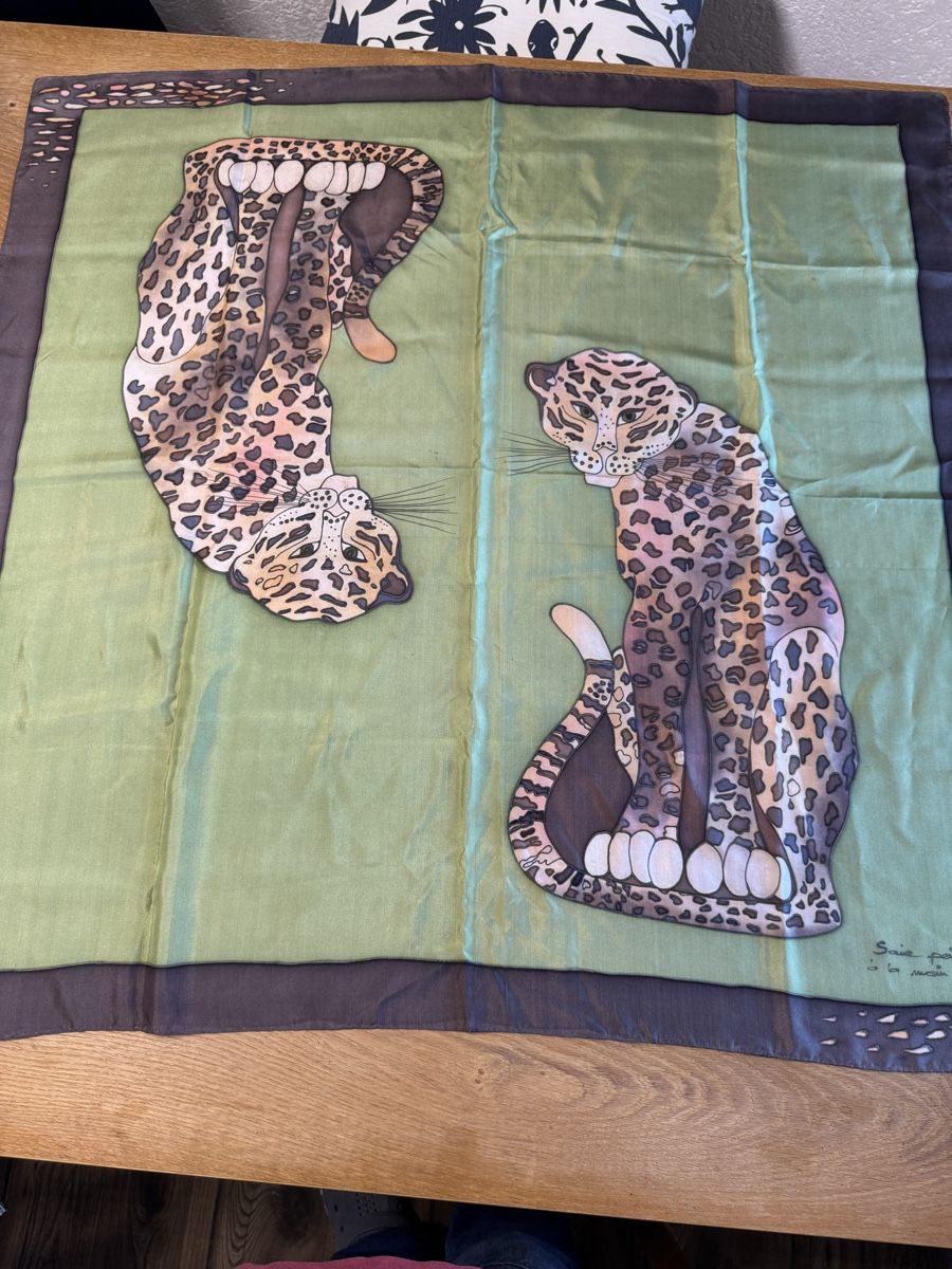 Foulard & Sciarpe: Carré en soie – Usato da Tschugg venduto da Krollch