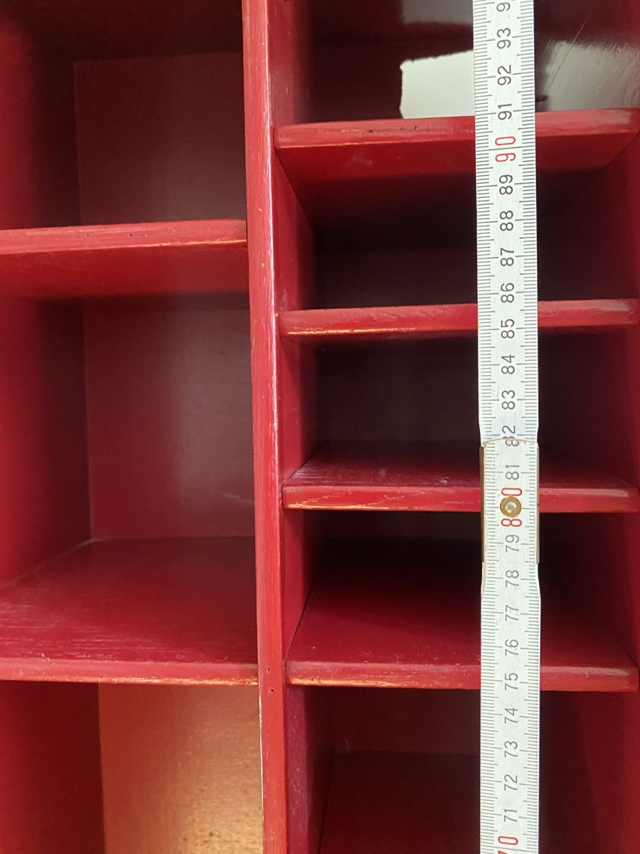 Étagères: Rotes Holzregal mit vielen Fächern – D'occasion à St.Gallen par kingsamas 6