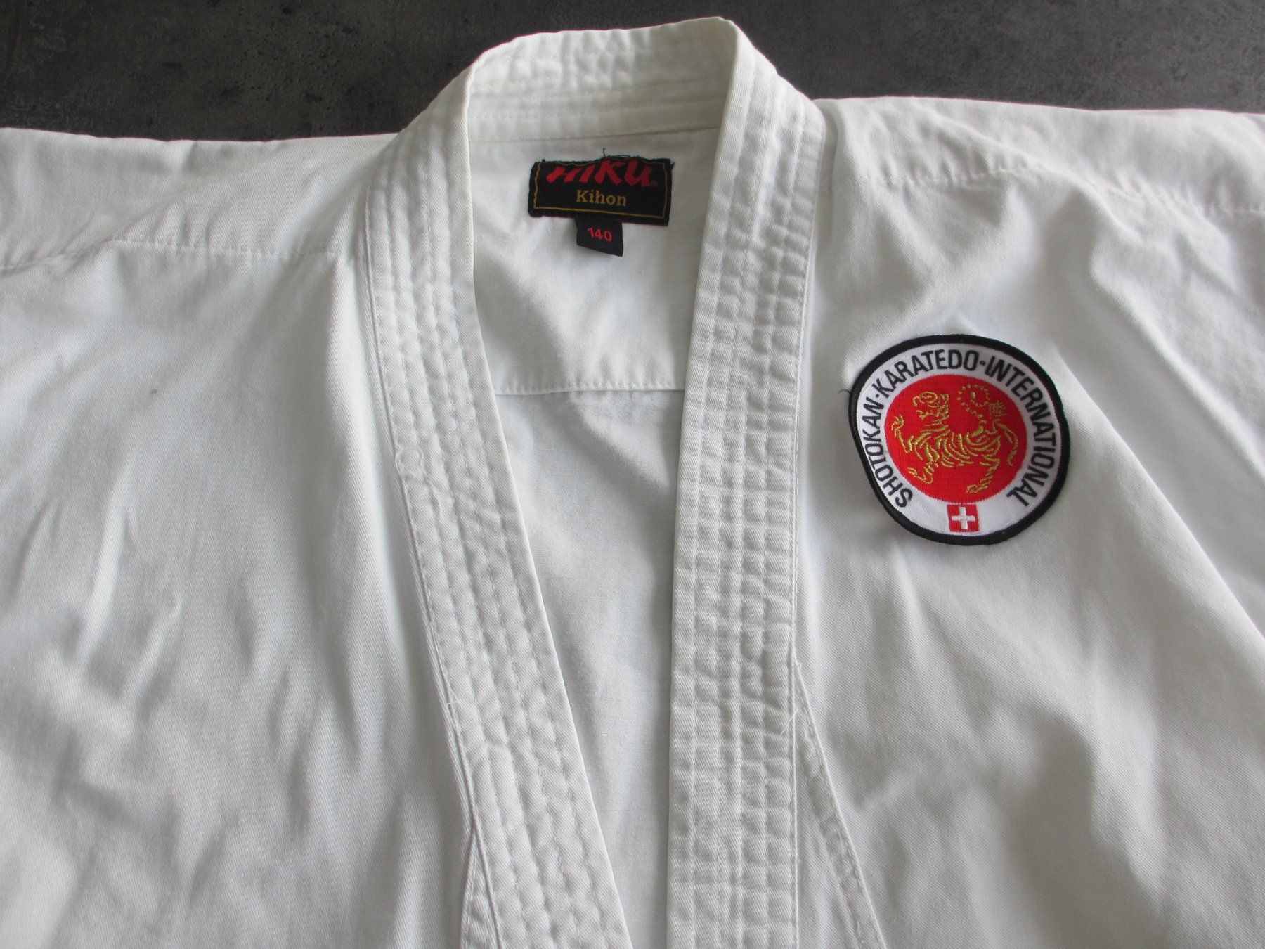 Completi: Karate Gi/Anzug Grösse 140 – Usato da Gebenstorf venduto da Pickup8