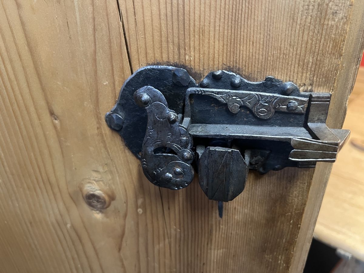 Armadi: Bündner Schrank dat.1706 – Usato da Gossau SG venduto da Keller-Antiques 2