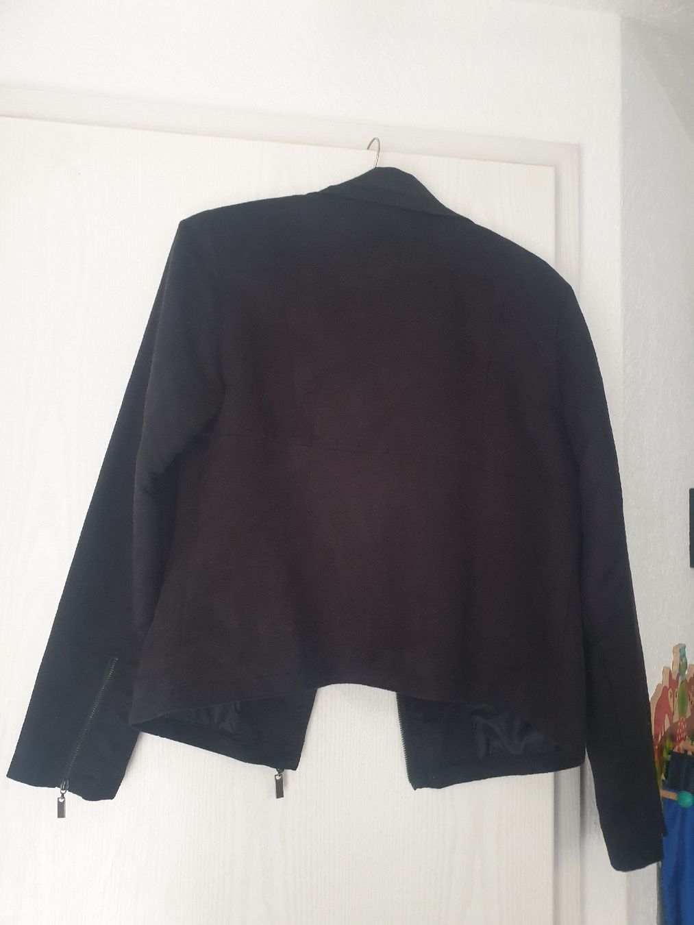 Giacche: Schwarze Jacke von AMISU – Usato da Winterthur venduto da ets_yvn2 1