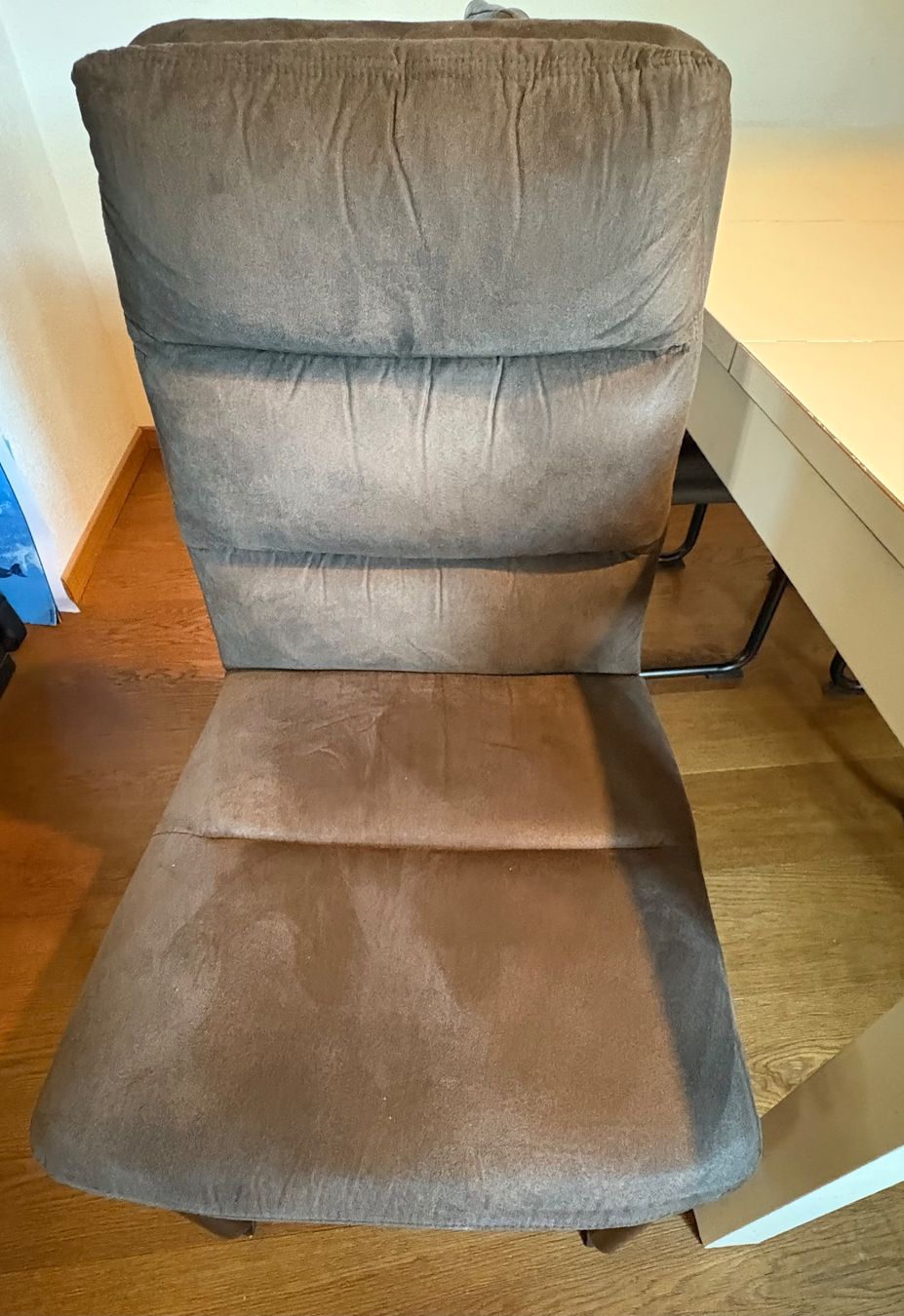 Jysk Set di tavolo e panche: Vier JYSK-Esszimmerstühle mit ein IKEA-Tisch gratis – Usato da Othmarsingen venduto da shi_z6zz 1