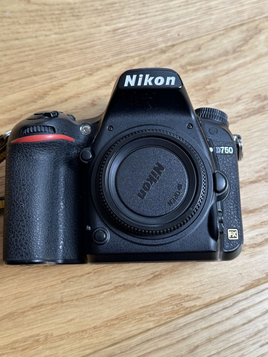 Nikon Fotocamera: Nikon Ausrüstung – Usato da Langnau am Albis venduto da belkone 7