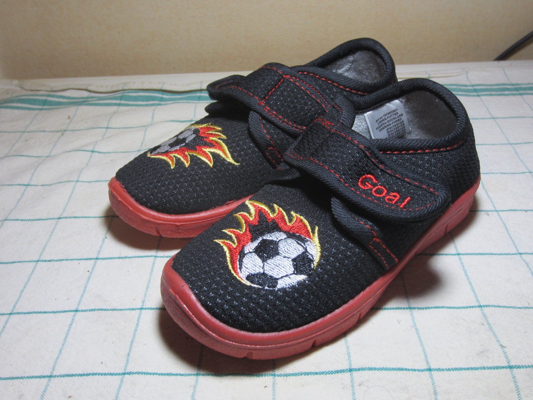 Scarpe per ragazzi: Kinderfinken Grösse 26 ab 1 Franken – Nuovo (secondo la descrizione) da Bachenbülach venduto da Fishair 1