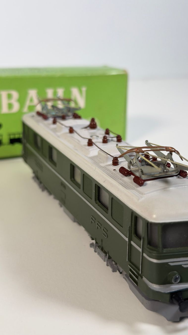Kleinbahn Modellini di ferrovie: Kleinbahn Ae 6/6 der SBB – Usato da Zürich venduto da Hedwig-steig 9