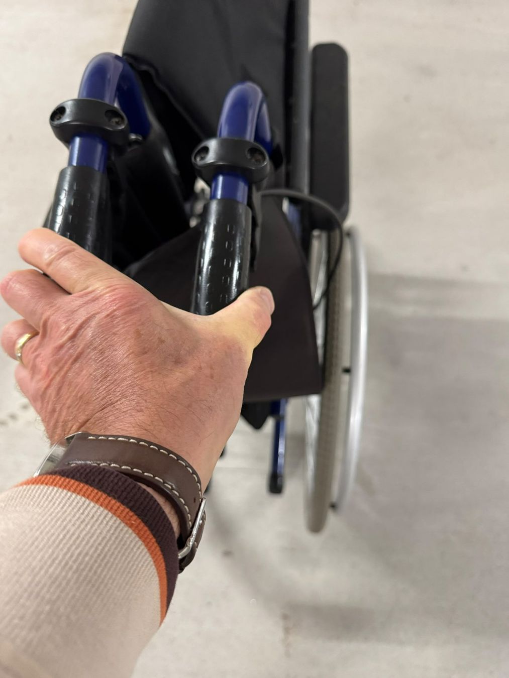 Chaises roulantes: Rollstuhl – D'occasion à Nürensdorf par Maesesport 4