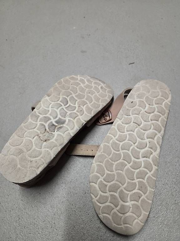 Scarpe per ragazze: Sandalen & Flip Flops Grösse 34/35 – Usato da Tägerwilen venduto da melaniedu 1