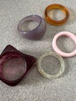 Ringe Kunstharz 5er Set verschiedene Farben Zustand neu