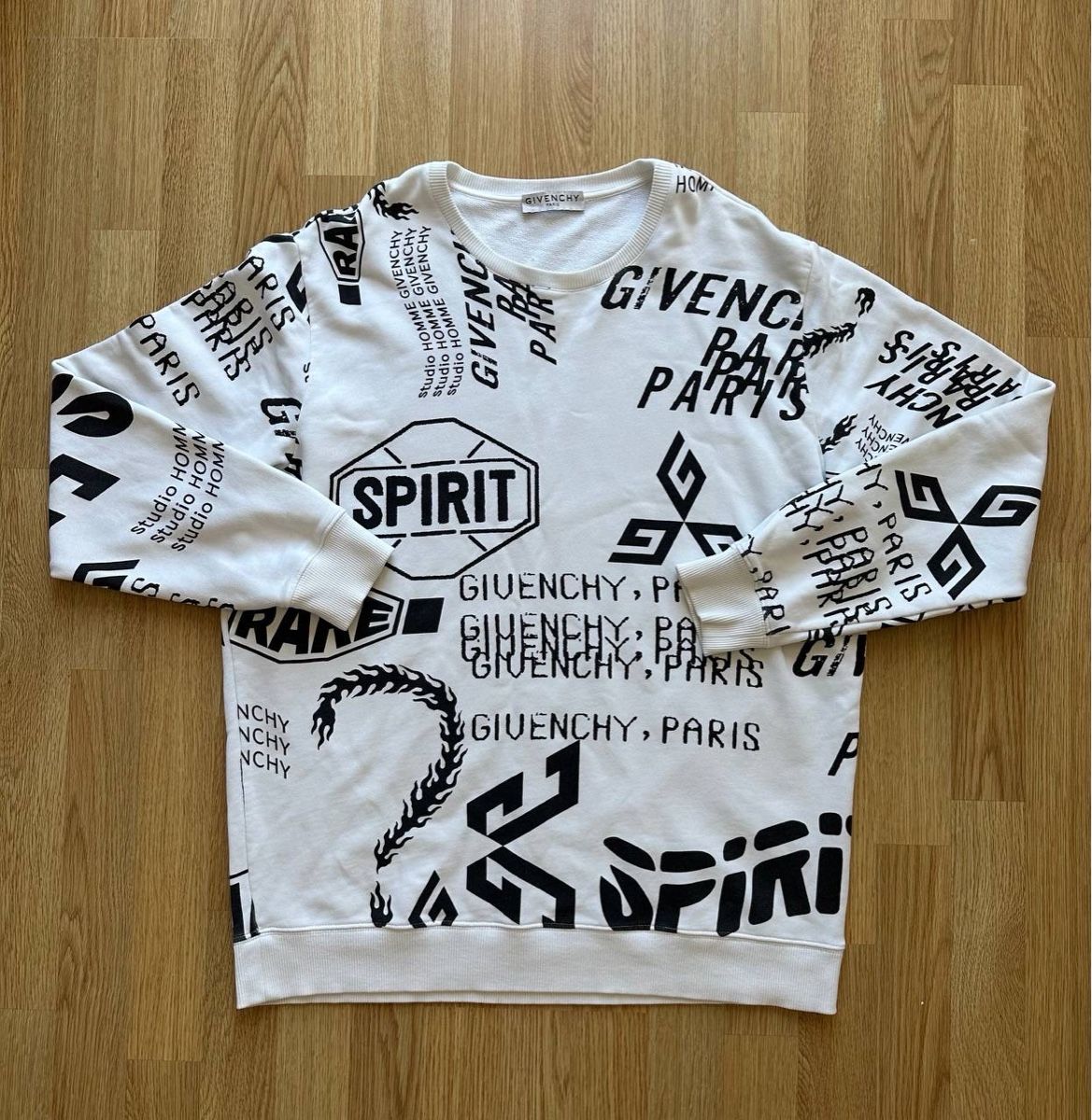 Givenchy Maglioni & Felpe: Givenchy Pullover  – Usato da Pfäffikon ZH venduto da Nataliia.