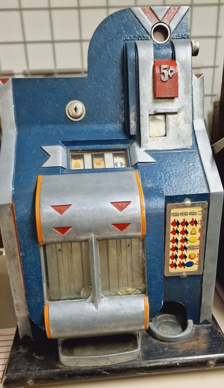 Slot Machine: MILLS slot machine – Usato da Geroldswil venduto da jukeman