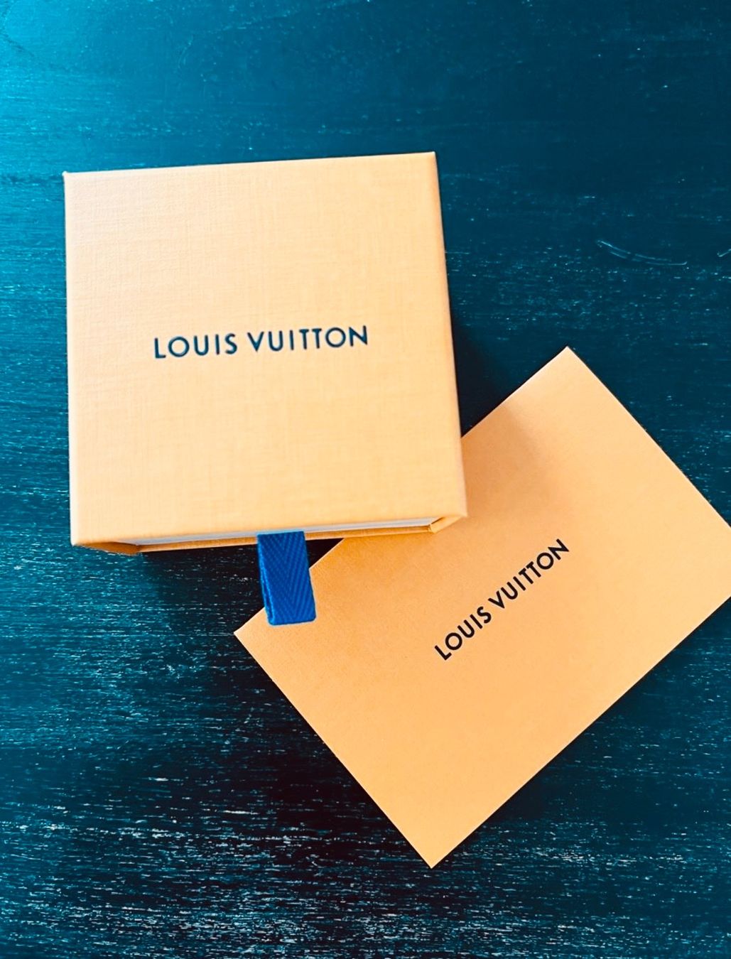Louis Vuitton Orecchini pendenti & Orecchini a lobo: Boucles d'oreilles Louis Vuitton – Nuovo e nell'imballaggio originale da Forel FR venduto da Papillon2020 4