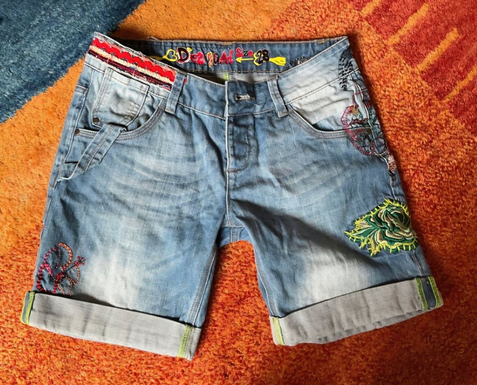 Desigual Hosen: Desigual Hose kurz – Gebraucht aus Madetswil von triforuz