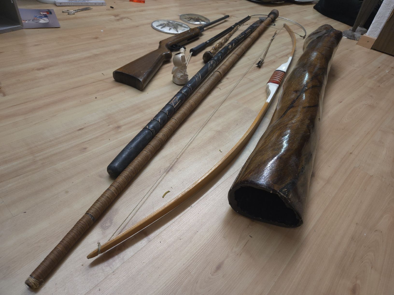 Tiro con l'arco: Exotische Sammlung: Speer, Bogen, Pfeil, Luftgewehr, Pfeife. – Usato da Oberglatt ZH venduto da albarpitsch 5