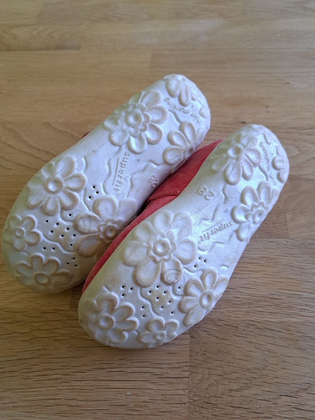 Superfit Scarpe per ragazze: Superfit Hausschuhe Grösse 28 – Usato da Bergdietikon venduto da Staphylococcus 1