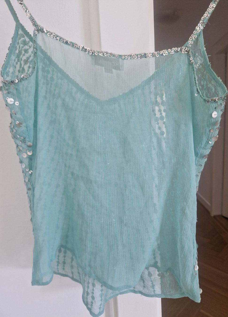 Kookai Top: Seidentop mit Pailetten in Grösse 34 – Nuovo (secondo la descrizione) da Küsnacht ZH venduto da 2011_ 8