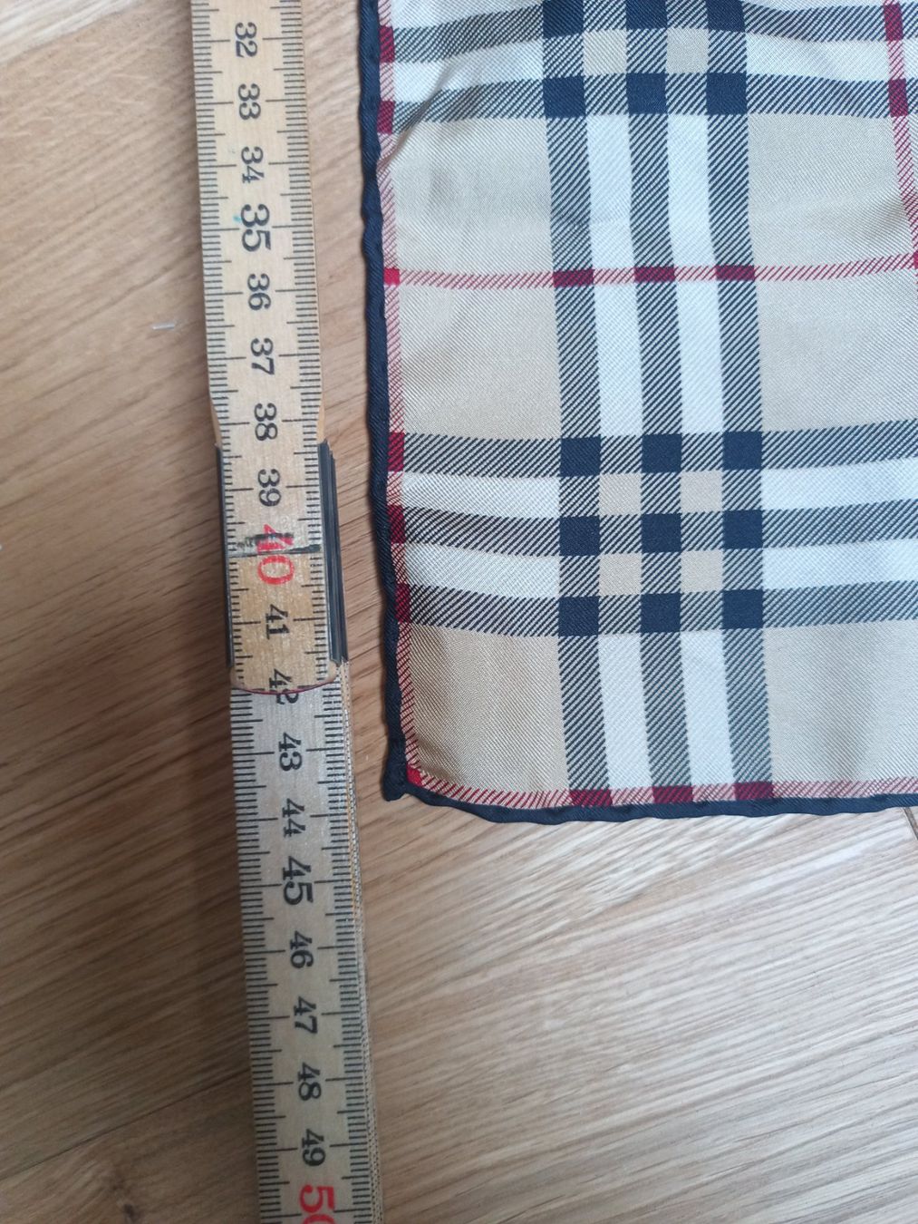 Burberry Foulard & Sciarpe: Burberry Tuch – Usato da Dübendorf venduto da selestrine 2