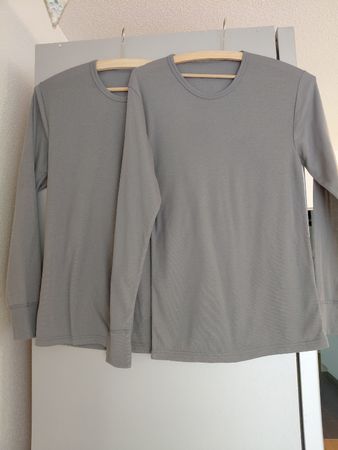 Warme Langarmshirts für drunter grau Grösse S zwei Stück neu
