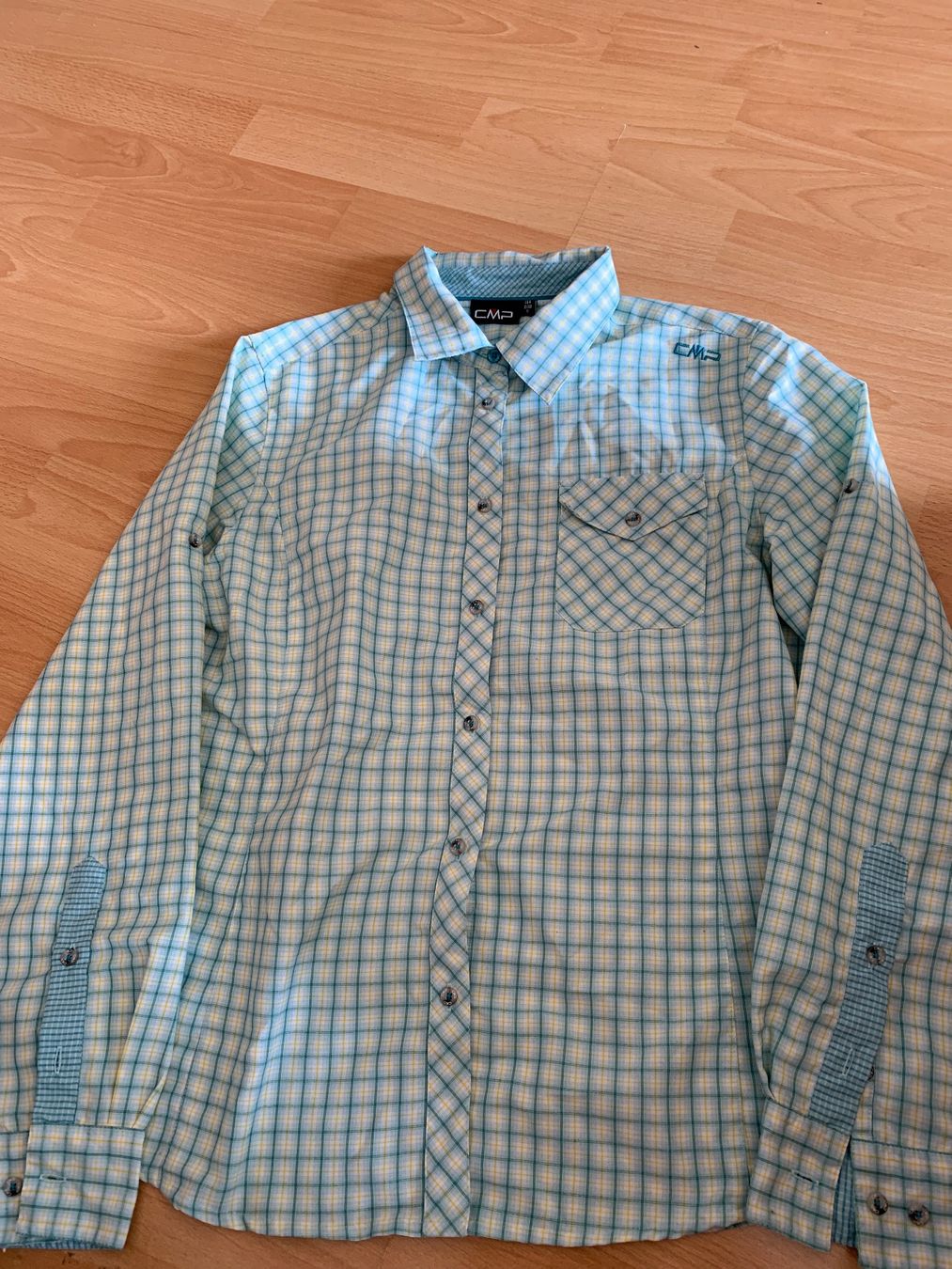 Blusen: Jolie chemise CMP taille 38 – Gebraucht aus MEYRIN von Gwendo10