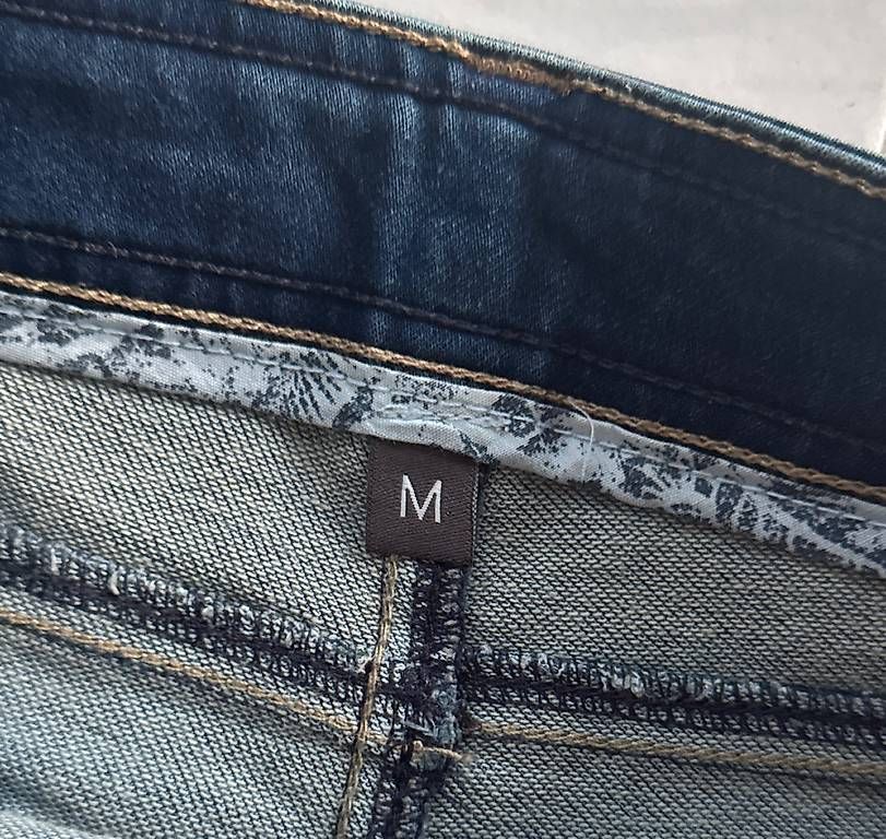 Jeans: Jeans Shorts Gr. M – Usato da Sarnen venduto da Sejosa15 2