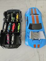 Autoset mit 8 Modellautos und Transportauto