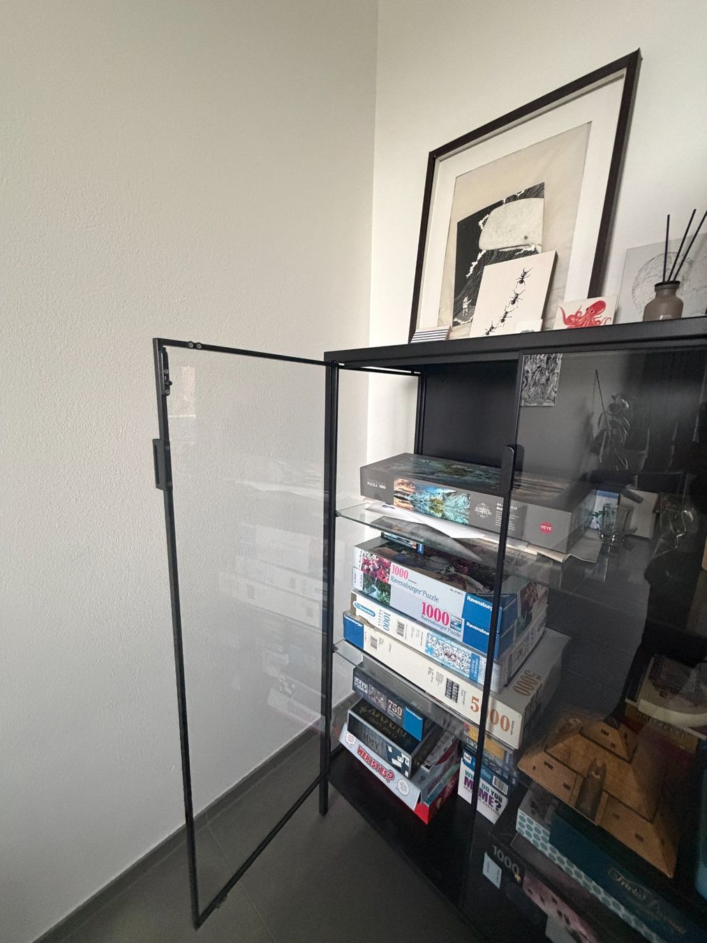 Ikea Vitrines: 2x Ikea RUDSTA Vitrine, anthrazit, 80x37x120 cm – D'occasion à Allschwil par Victoria_Elisa 1