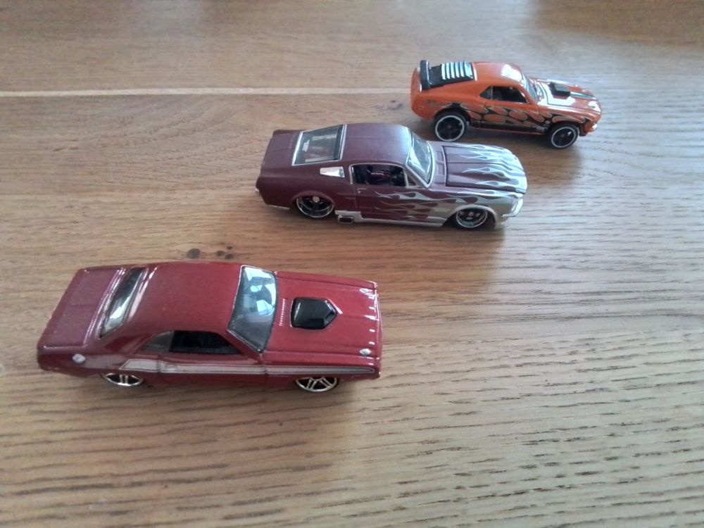 Hot Wheels Pro Vintage Metallauto - Maßstab 1:64, Zufälliges Modell, Sammlerstück