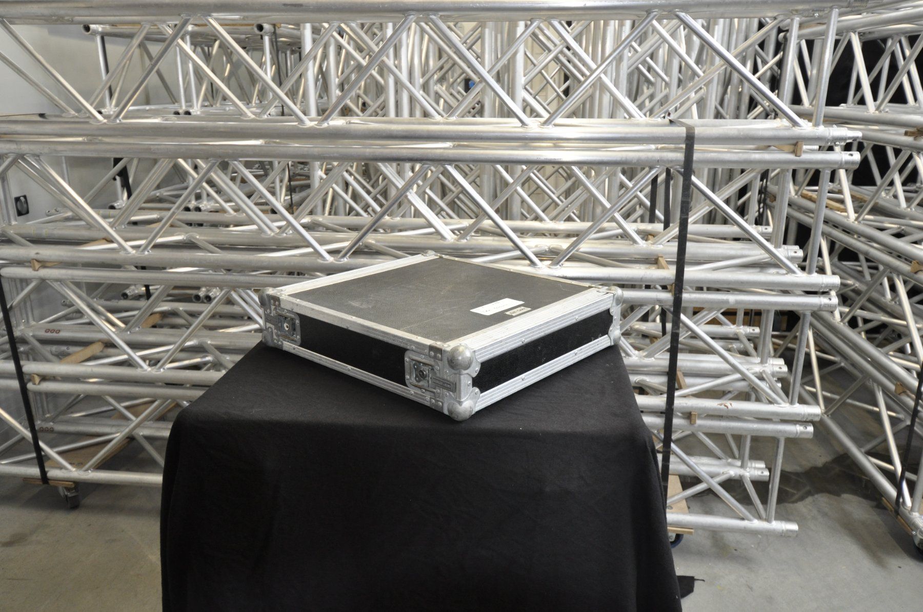 Valigie: Flightcase 19“ 2HE – Usato da Burgdorf venduto da WHITELIGHT3400