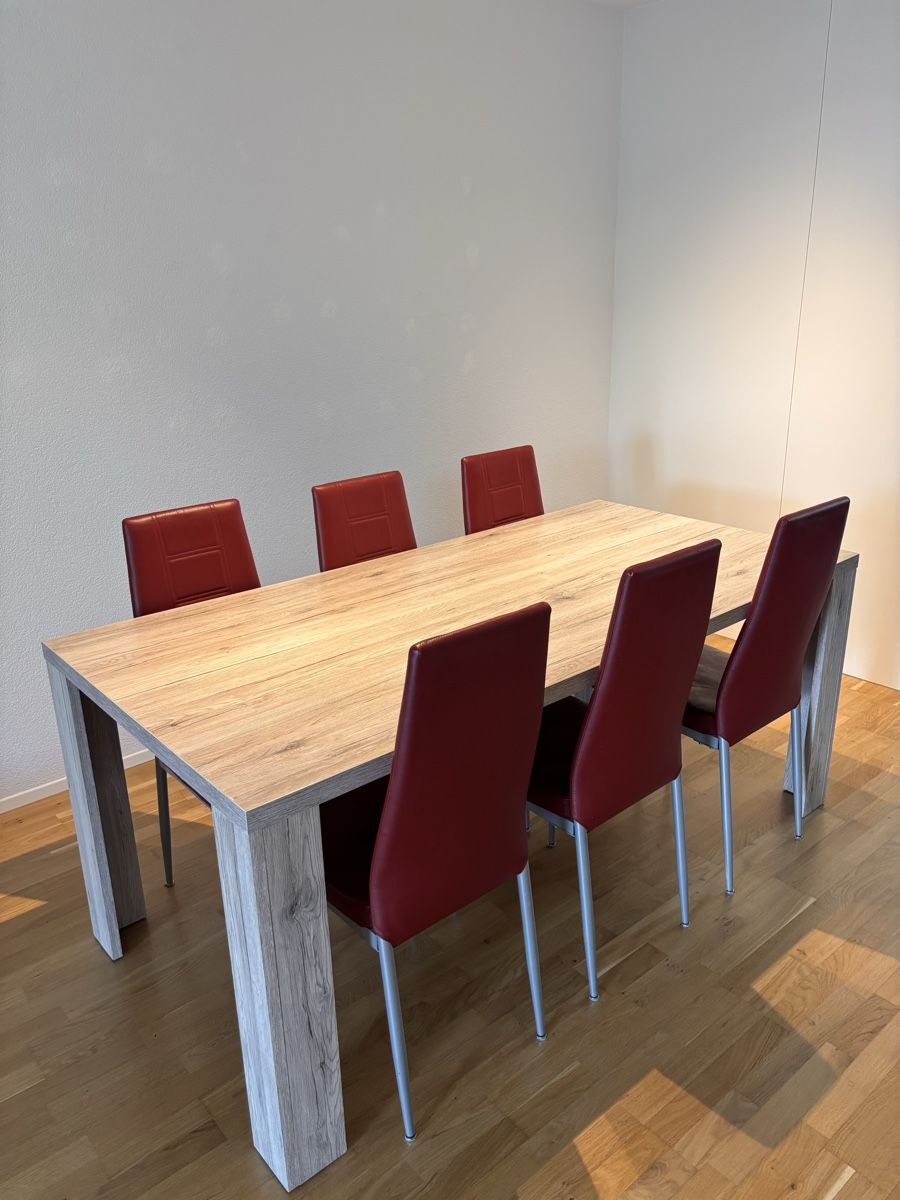 Set di tavolo e panche: Esstisch mit 6 Stühlen Kunstleder rot gebraucht – Usato da Burgdorf venduto da flta