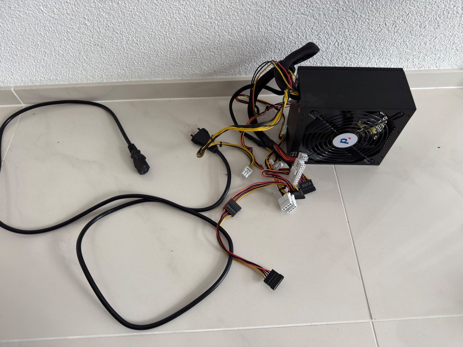 PC: Digitech Netzteil mit 403 Watt – Usato da Dietwil venduto da Armi1973