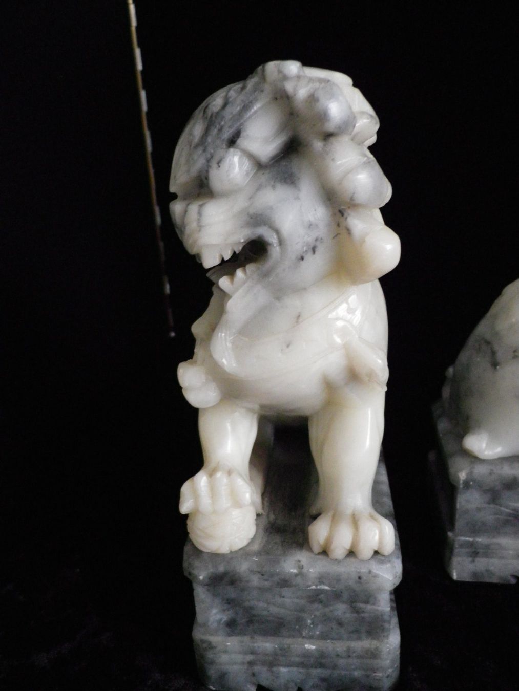 Statuette: Zwei Fu Hunde aus Marmor – Usato da Reinach BL venduto da Annodomini 5
