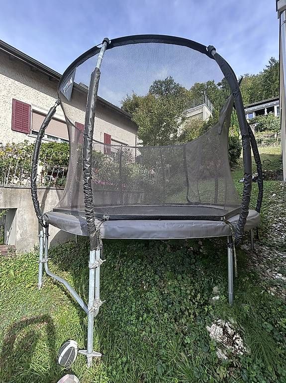 Trampoline: Titan Trampolin – Gebraucht aus Ennetbaden von Daalba 1