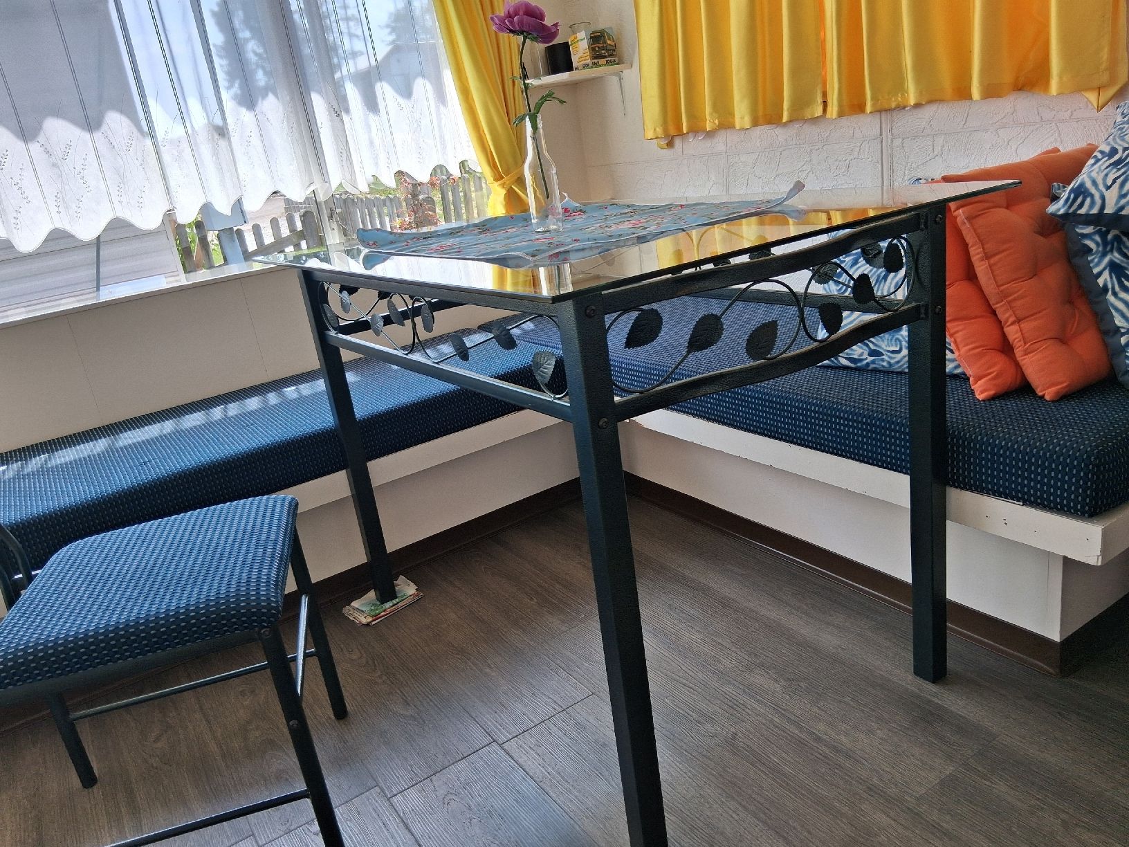Conforama Set di tavolo e panche: Glastisch mit 4 passenden Stühlen – Usato da Schaffhausen venduto da Cianaina8