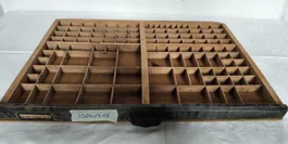 Setzkasten Schriftsetzer-Schublade alt Holz mit Metallgriff
