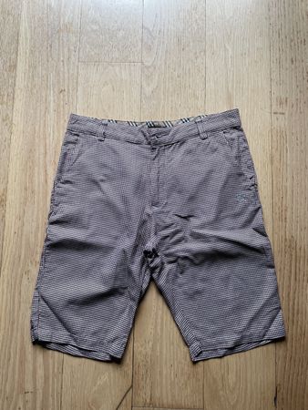 Short Burberry Black Label, taille M, parfait pour l'été!