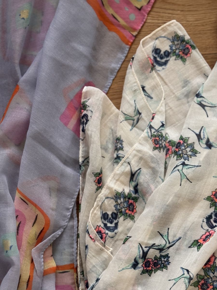 Foulard & Sciarpe: 3 dünne Schals / Tücher – Usato da Wädenswil venduto da dorodi 1