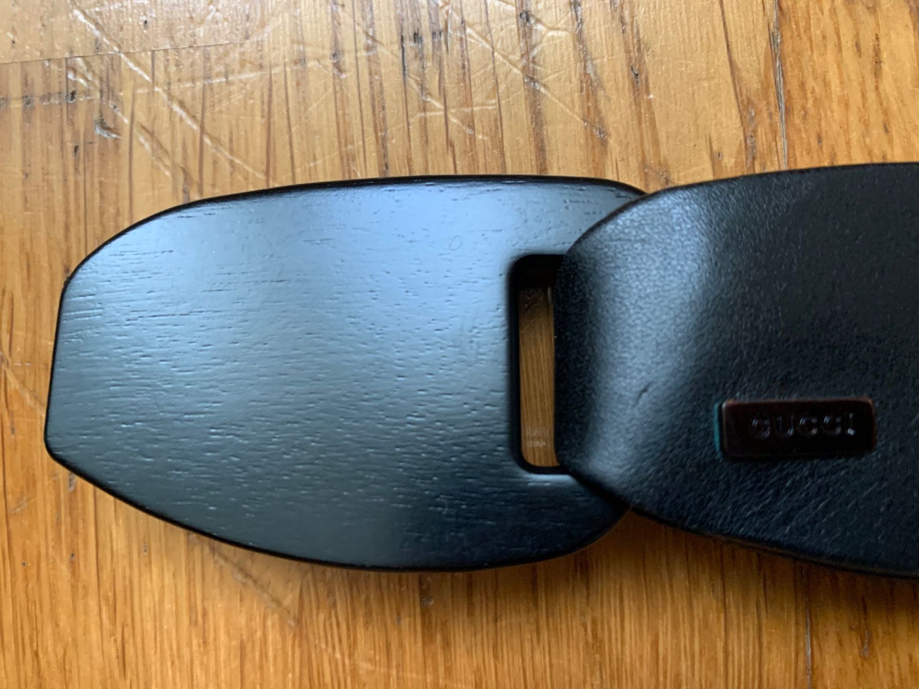 Gucci Cinture: Gucci Gürtel VINTAGE schwarz mit Holzelement – Usato da Wettswil venduto da cipollina71 1