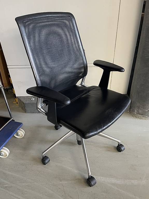Vitra Sedie: Vitra Meda Chair Bürostuhl – Usato da Regensdorf venduto da OfficeExperts 1