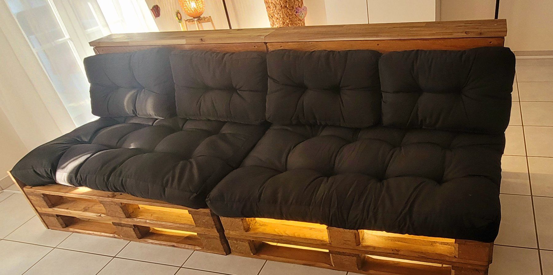 Sofas: Palettensofa mit Batheke & LED – Gebraucht aus Lupfig von fraenzi08 1
