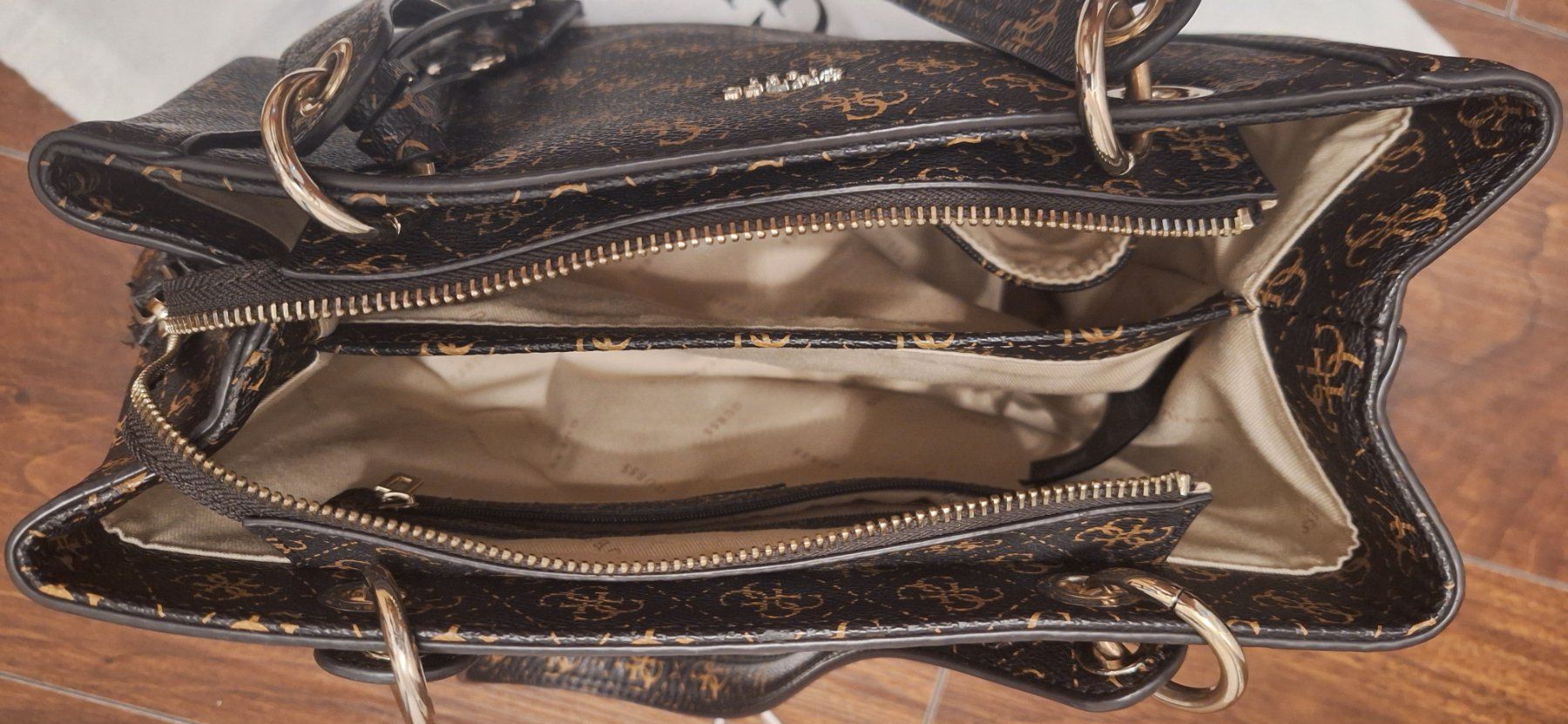 Guess Borse: Guess Handtasche in Dunkelbraun – Nuovo (secondo la descrizione) da Eschenbach SG venduto da uriujato 2