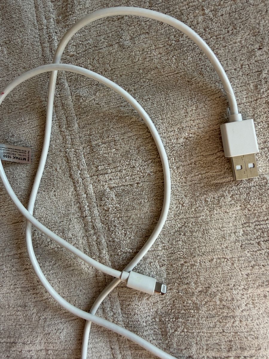 Cavi: Titre : Câble de recharge iPhone Lightning USB-A MTPAK 1650 – Usato da Lausanne venduto da Stephaniesdressing 1