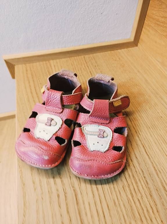 Chaussures filles: Tikki Sandalen Gr. 24 – D'occasion à Humlikon par Zitrone011