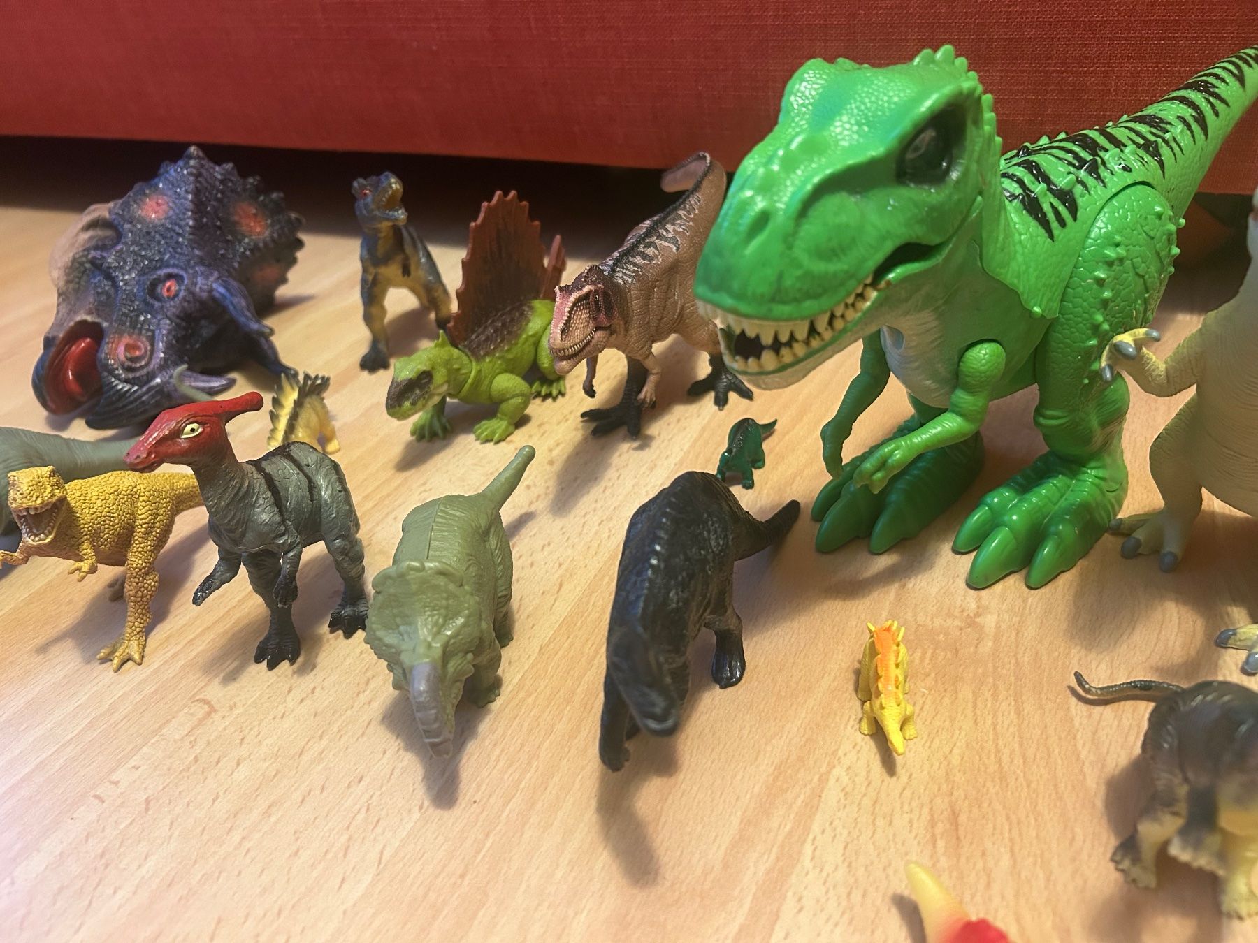 Giocattoli: Dinosaurier Figuren 20stk – Usato da Root venduto da Zsuzsanna34