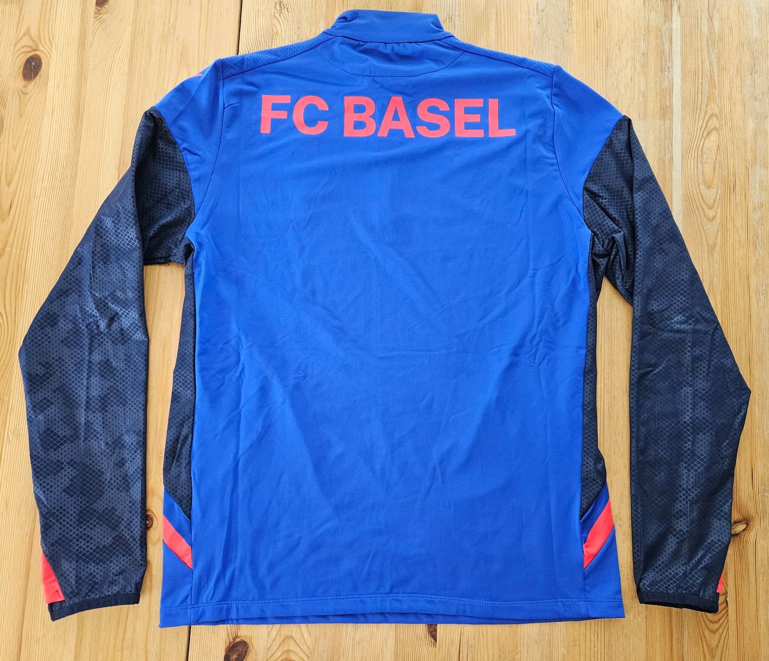 Leibchen & Hosen: FC Basel Trainingsoberteil Macron NEU Grösse S FCB Jacke – Neu (gemäss Beschreibung) aus Hägglingen von United-Village-Trade 5