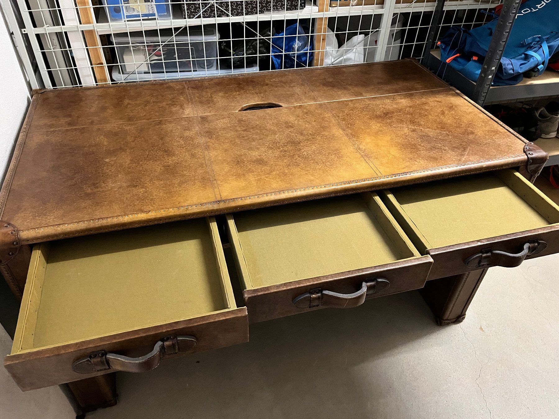 Scrivanie: Vintage leather writing desk in excellent condition – Usato da Zürich venduto da Keandro 2
