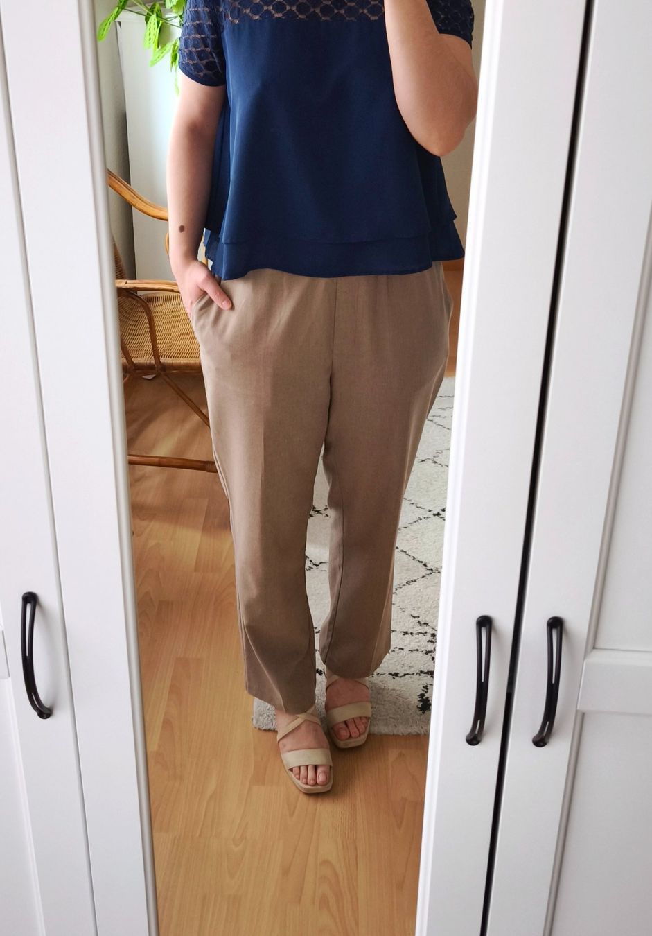Pantaloni: Trousers with elasticated waist – Usato da Zürich venduto da nir_n9jc
