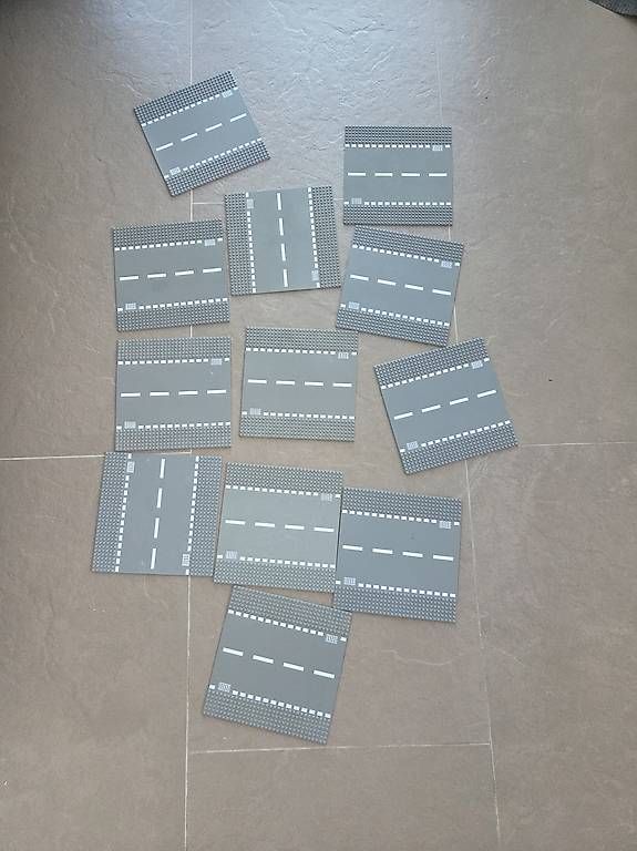 Spielzeuge: Lego Strassenplatten – Gebraucht aus Zürich von jil_pyn9